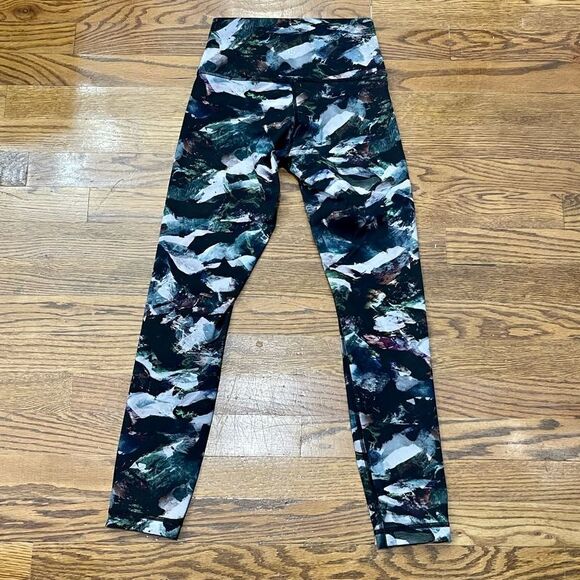 Lululemon Athletica Wonder Under Abstract Print Crop Leggings. Size 4.
Like new. - Picture 3 of 8